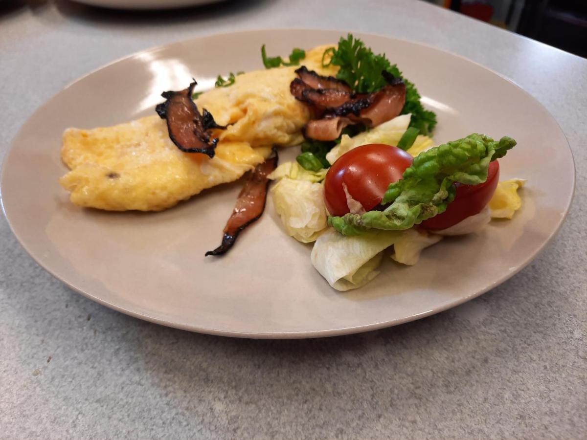 Penzion Zahrada Nad Rekou, Restaurace A Kavarna - Parkovani Gratis Zlatá Koruna المظهر الخارجي الصورة