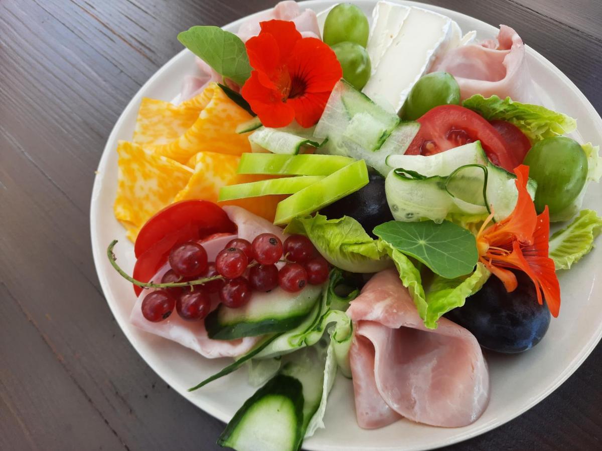 Penzion Zahrada Nad Rekou, Restaurace A Kavarna - Parkovani Gratis Zlatá Koruna المظهر الخارجي الصورة