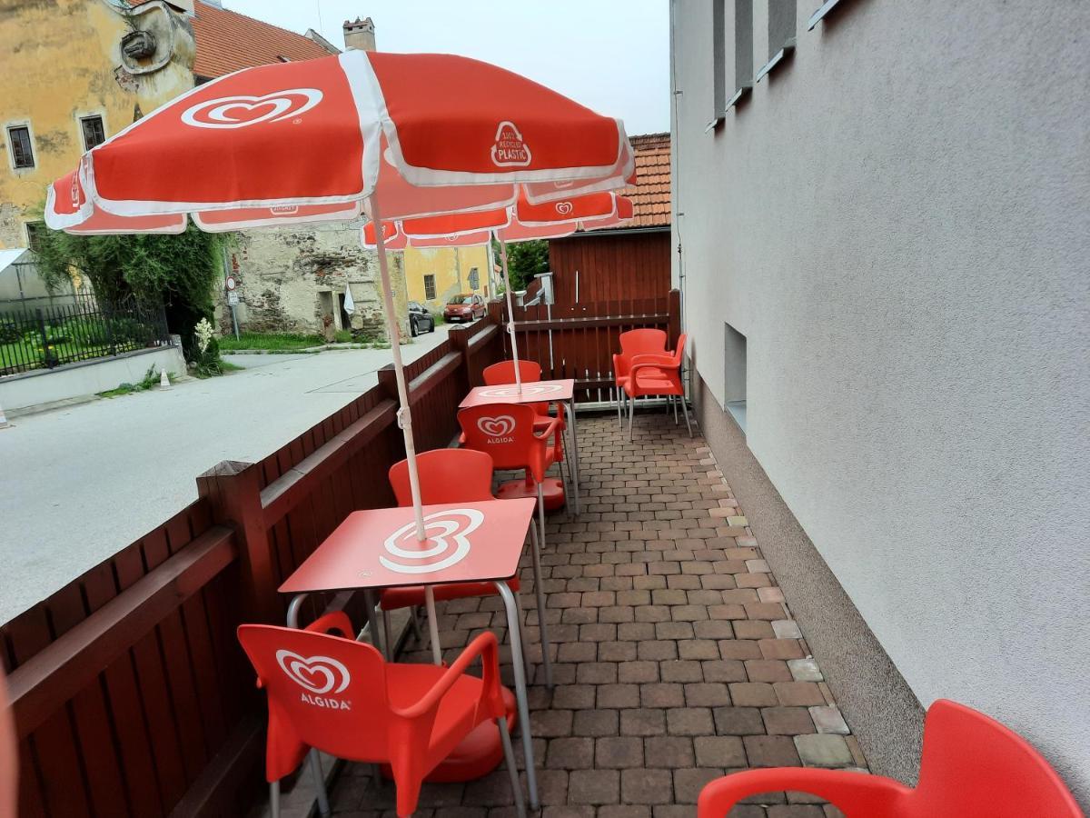Penzion Zahrada Nad Rekou, Restaurace A Kavarna - Parkovani Gratis Zlatá Koruna المظهر الخارجي الصورة