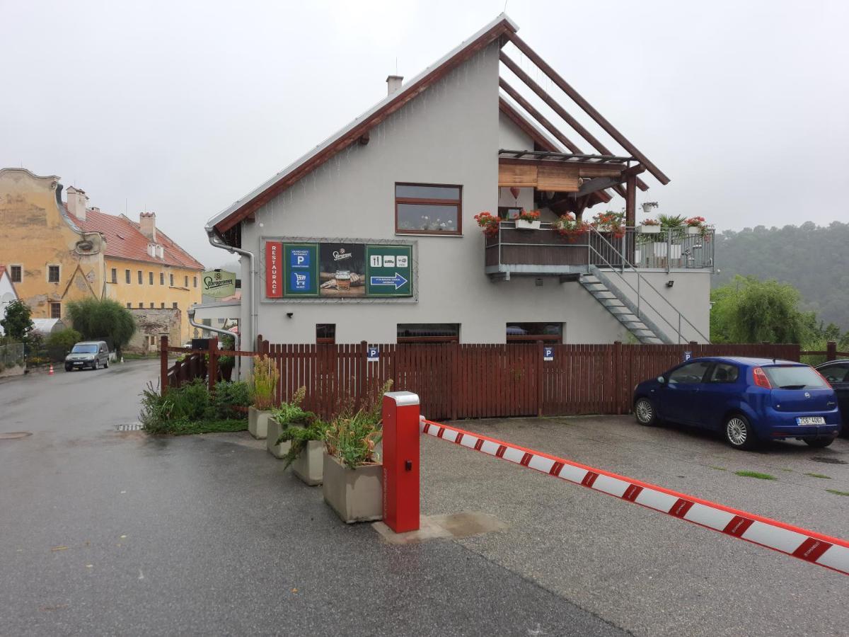 Penzion Zahrada Nad Rekou, Restaurace A Kavarna - Parkovani Gratis Zlatá Koruna المظهر الخارجي الصورة