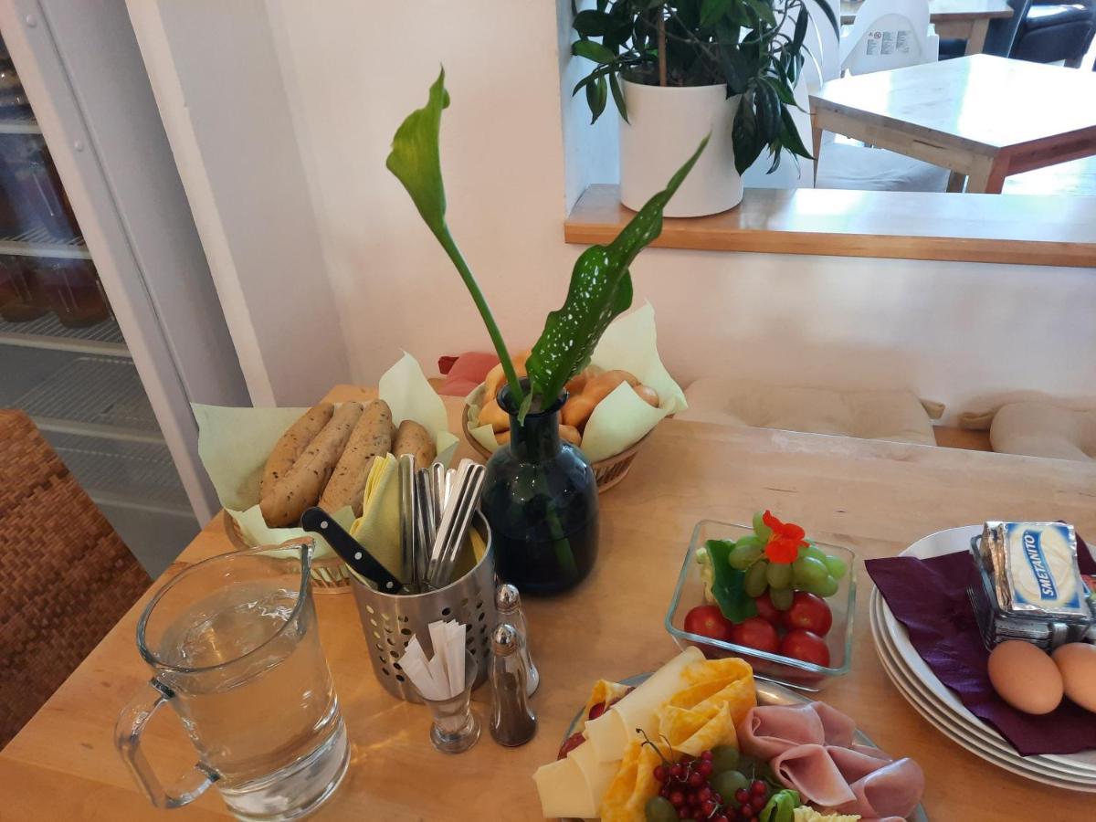 Penzion Zahrada Nad Rekou, Restaurace A Kavarna - Parkovani Gratis Zlatá Koruna المظهر الخارجي الصورة