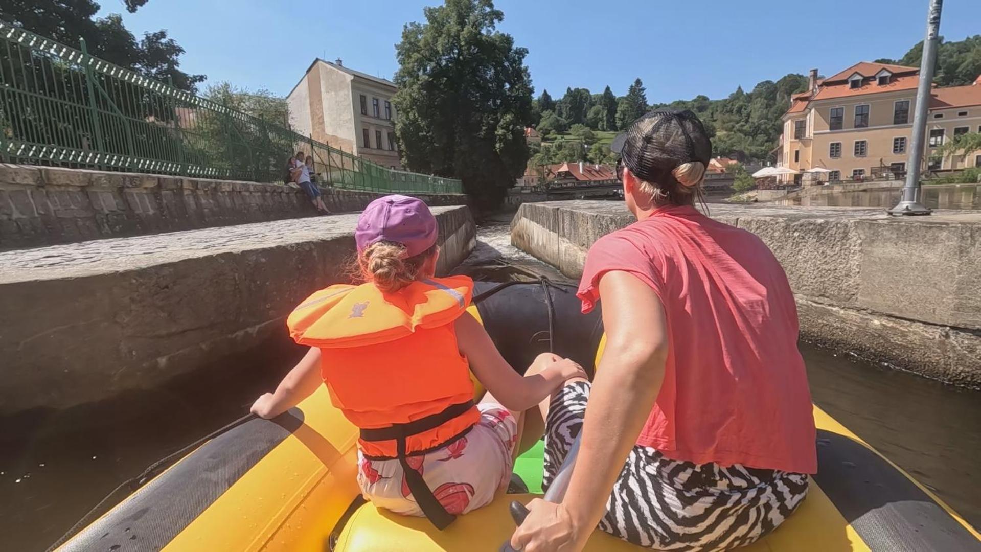 Penzion Zahrada Nad Rekou, Restaurace A Kavarna - Parkovani Gratis Zlatá Koruna المظهر الخارجي الصورة